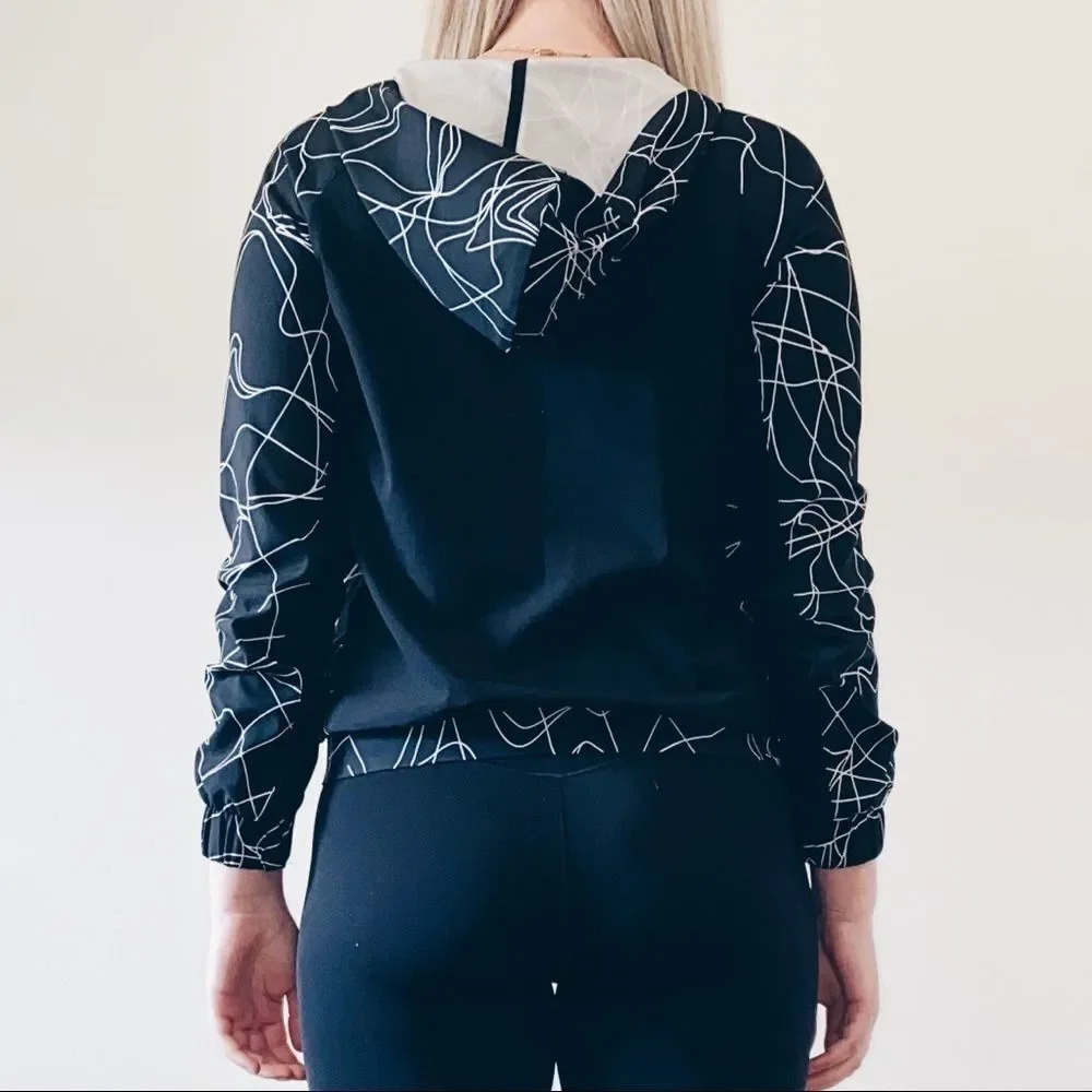 Fabletics Jiae Abstract Geometric Print Jacket - Picture 7 of 9